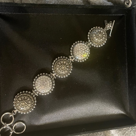 Beautiful Silver Plated Ginger Snap Bracelet - Picture 7 of 8